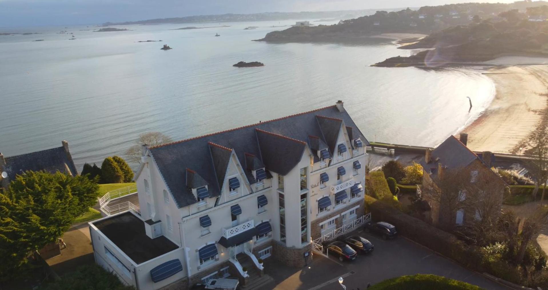 Logis Hotel De Carantec Exterior foto